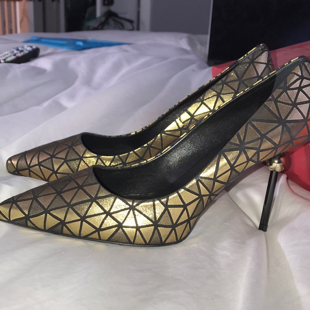 Roger Vivier gold and black pumps (never worn!)